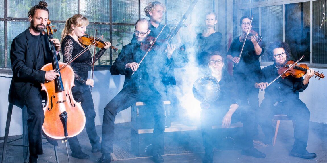 Orchester im Treppenhaus-Foto Moritz Küstner